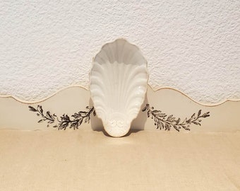 陶器製 ソープディッシュ 蓋付きファインダーと花を備えた 1900 年の