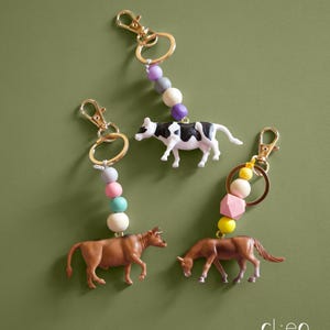 Porte-clés/pendentif de sac à dos/hangie, coloré, animal, vache, taureau, cheval, perles en bois, inscription scolaire, cône d'école, cadeau, anniversaire