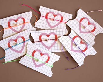 Braccialetto con faccina sorridente colorata e chiusura in macramè – braccialetto dell'amicizia in 7 colori – braccialetto regolabile, regalo, coraggio, scolaretto, asilo