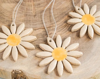Keramikanhänger (3er-Set) | Margerite - Blüte aus Keramik | Handgemacht + handbemalt | gelbe Blumen | Anhänger für Frühling und Sommer