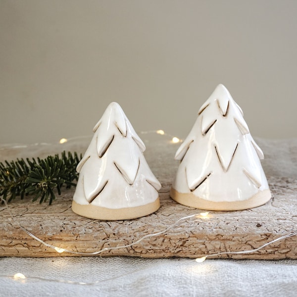 Handgefertigte Keramik-Bäumchen (Set) | winterliche Tannenbäume mit weißer Glasur aus Keramik | Weihnachtsbaum | Christbaum | Weihnachtsdeko