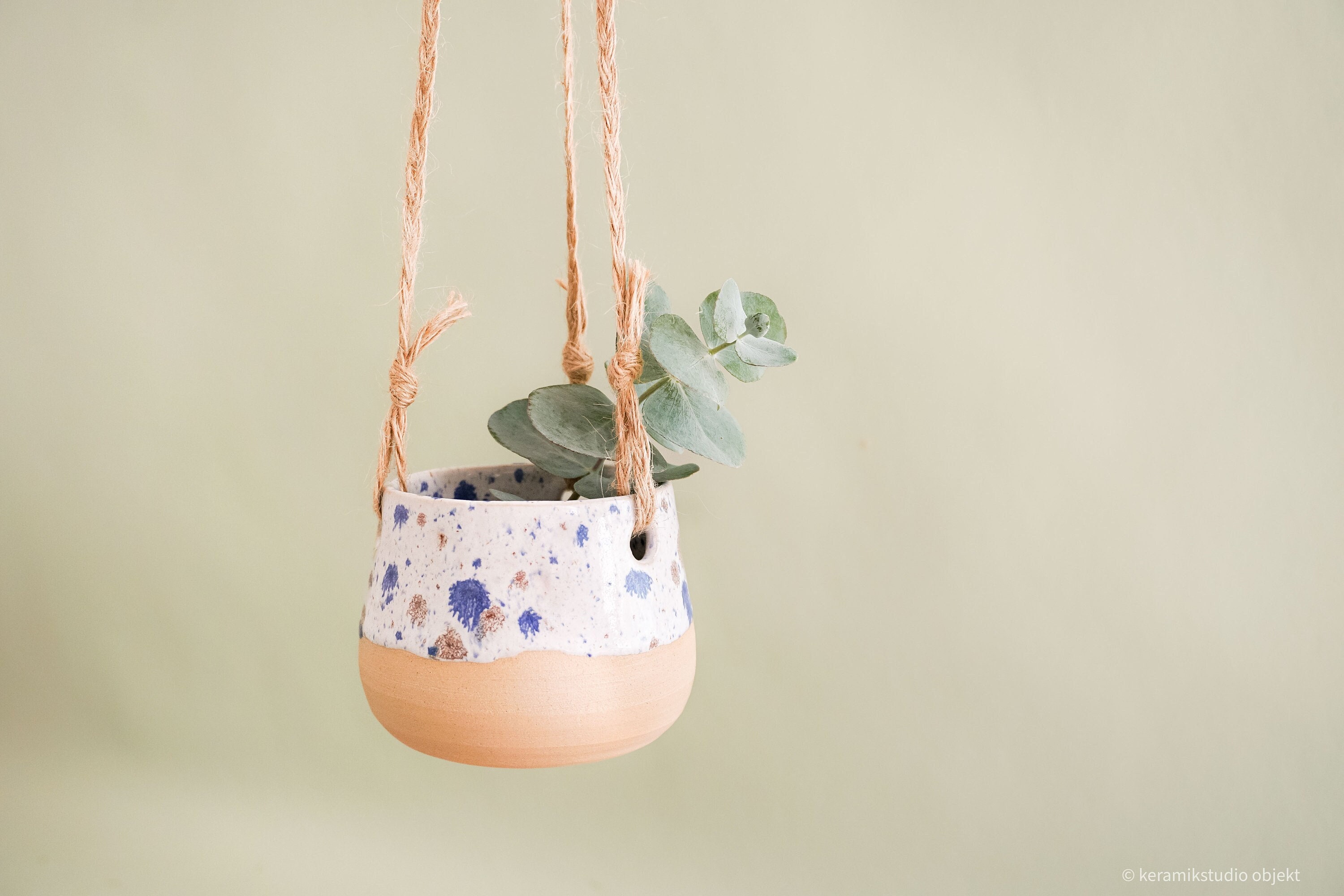 Hängender Übertopf - 2 Größen | Handgemachte Keramik | weiß, blau, braun | Blumenampel | Hängetopf, Blumentopf für Zimmer-, Minipflanzen