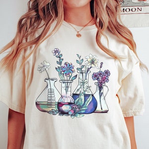 Floral Beakers Laboratory Shirt, Chemistry Lab Scientist Gift, Chemist Medical Lab Tech Technician Comfort Colors T-Shirt, Biology Teacher
