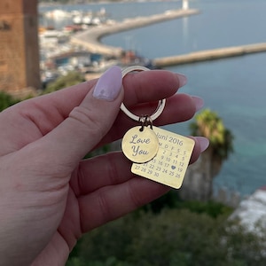 Sleutelhanger met datum, gepersonaliseerd cadeau, gepersonaliseerde hanger, Moederdag cadeau, jubileum cadeau