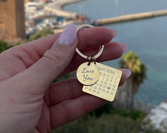 Schlüsselanhänger mit Datum I Personalisiertes Geschenk I Personalisierter Anhänger I Muttertags Geschenk I Geschenk Jahrestag | Partner