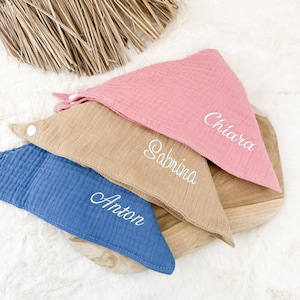 Muslin bib, personalized, embroidered with name