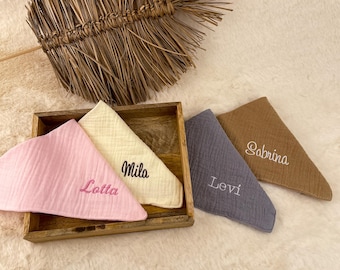 Personalisierte Halstücher, Musselin Lätzchen, mit Namen gestickt