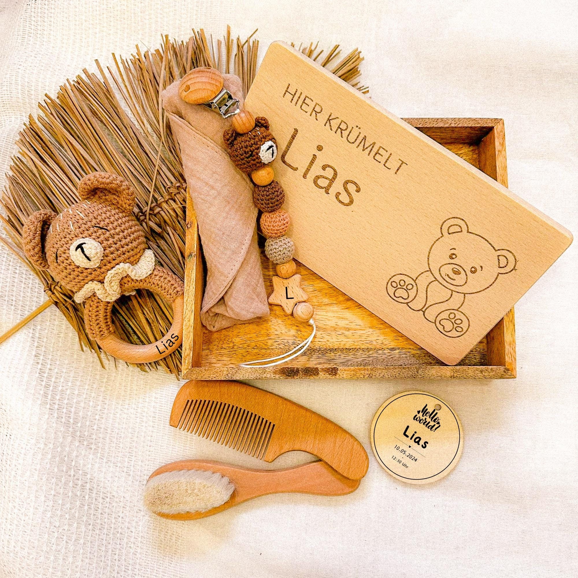 Set Regalo Neonato - Sonaglio In Legno, Asciugamano, Bavaglino E Carte Di Crescita - Foto 11