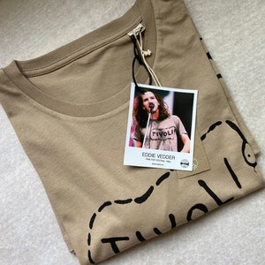 Pinkpop festival 1992 Tivoli Shirt Gedragen door Eddie Vedder frontman van Pearl Jam. Unisex t-shirt, biologisch katoen, zeefdruk afbeelding 6