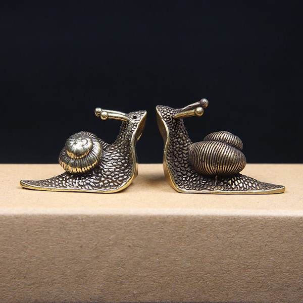 2 pieces of handmade bronze snail living room office desktop tea pet decoration craft gift collectionL0017