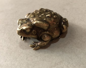 Handmade brass toad carving, living room office study desktop tea pet decoration, handicraft gift collectionL119
