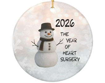 Adorno de cerámica 2026 El año de la cirugía cardíaca / Adorno navideño divertido