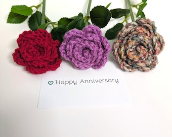 Rose en laine au crochet pour le 7e anniversaire - Rouge, lilas, rose rustique multicolore