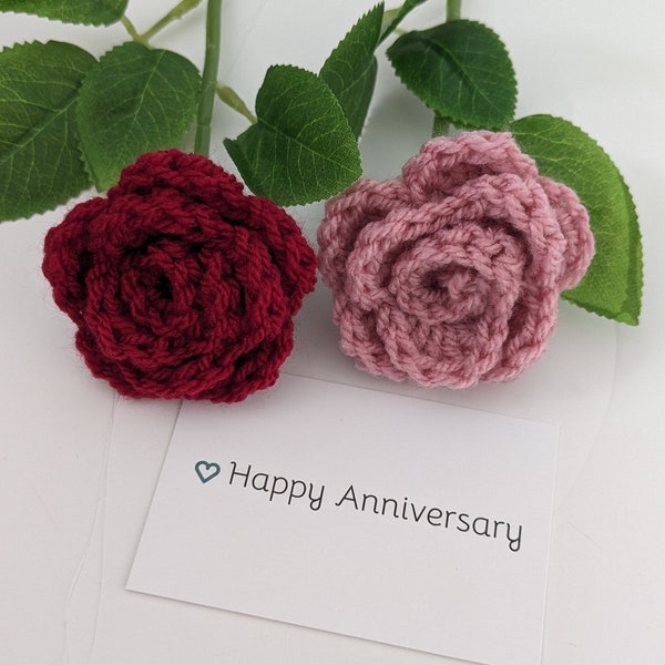 Rose unique en laine au crochet Joyeux anniversaire / 7e anniversaire, avec étiquette « Happy Anniversary » - couleurs au choix