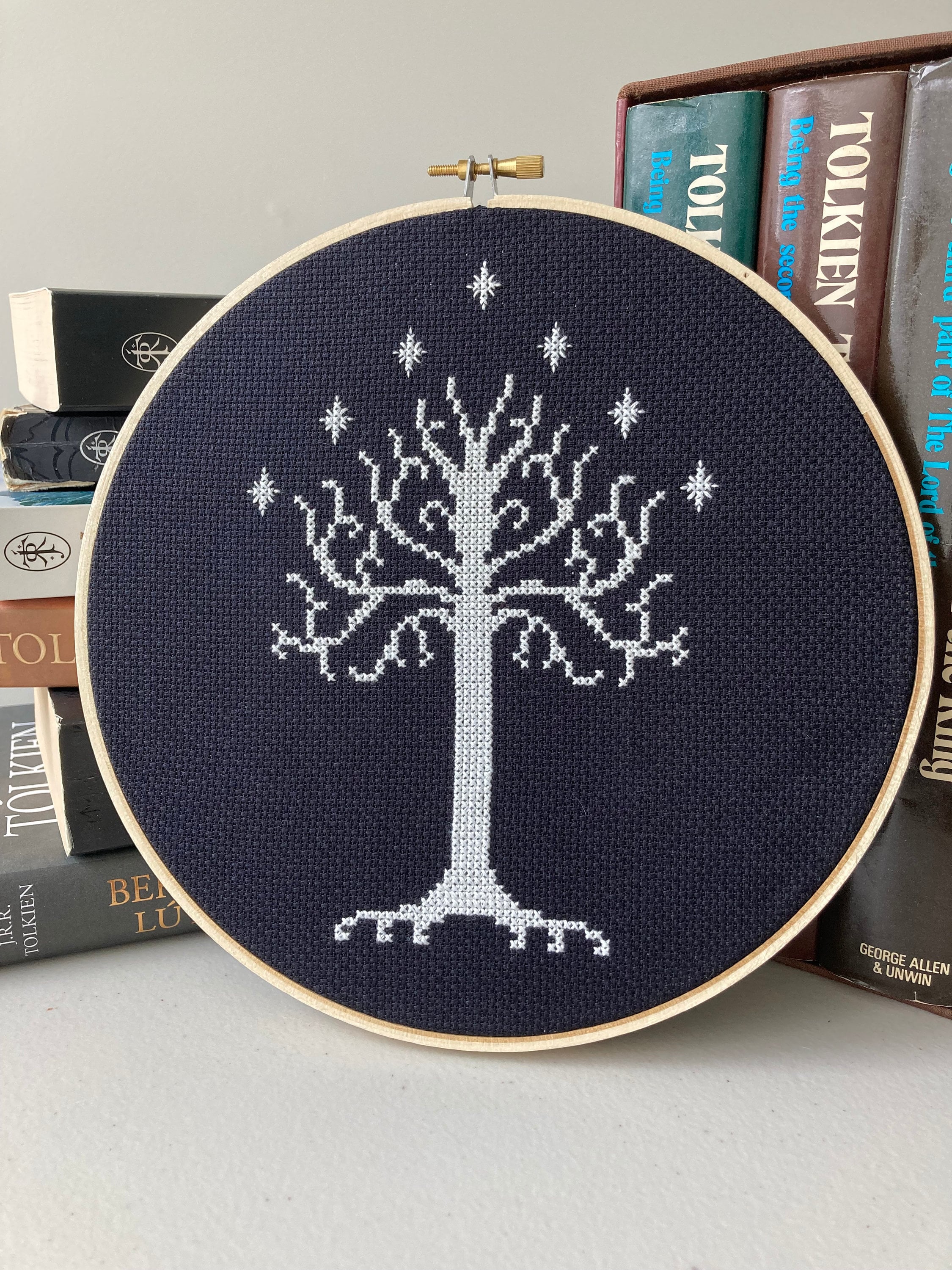Patrón de punto de cruz del árbol blanco de Gondor