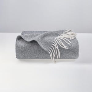 Cobertor de lã merino extrafina e cashmere cinza prateado, manta de lã para cama de casal cinza cromado ou pomba. Adicione uma caixa de presente e um cartão grátis