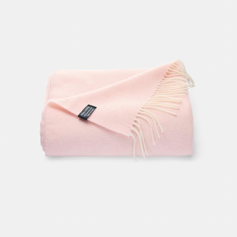 Cashmere and Merino blanket Rose Pink made of premium blend yarn