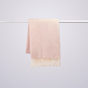 Soft pink cashmere and merino wool blanket with fringe