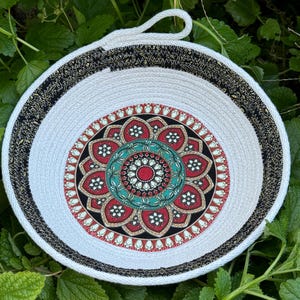 Tigela de corda, tigela pequena de corda de algodão feita à mão, tigela decorativa feita à mão, decoração de casa de fazenda, decoração boho, design de medalhão, presente exclusivo para professor