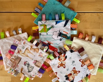 Juguete sensorial con forma de etiqueta para bebé, juguete sensorial suave y arrugado hecho a mano, regalo único para baby shower, regalo de menos de 20 dólares para bebé, juguete suave.