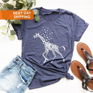 Giraffe Shirt, Book Lover Shirt, Giraffe Lover Shirt, Reader&#39;s Shirt, Shirt For Readers, Giraffe Reader, Giraffe T-Shirt, Animal Lover Gift