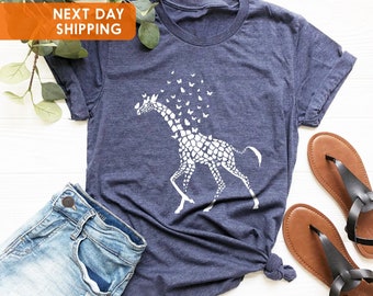 Giraffe Shirt, Book Lover Shirt, Giraffe Lover Shirt, Reader&#39;s Shirt, Shirt For Readers, Giraffe Reader, Giraffe T-Shirt, Animal Lover Gift