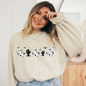 Ghost Cows Sweatshirt, Halloween Sweatshirt, Howdy Sweatshirt, Halloween Cowboy Shirt, Halloween Hoodie, Halloween Cow Tee, Cute Cow Hoodie