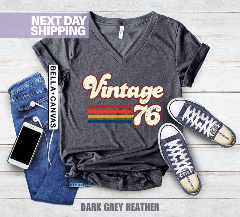 Vintage 1976 Geburtstags-T-Shirt mit V-Ausschnitt, Retro-Stil, 50. Geburtstag für Frauen, Vintage 1976-T-Shirt, 50 Bild 1