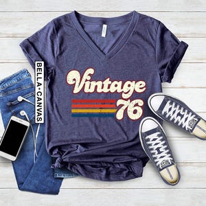 Vintage 1976 Geburtstags-T-Shirt mit V-Ausschnitt, Retro-Stil, 50. Geburtstag für Frauen, Vintage 1976-T-Shirt, 50 Heather Navy