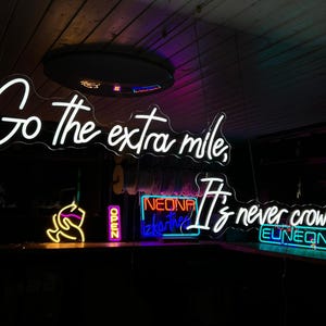 Insegne al neon personalizzate / Insegne al neon con logo personalizzato / Segnaletica / Insegne al neon aziendali / Produttore di insegne al neon / Insegne a LED / Insegne aperte / Logo / Insegne al neon