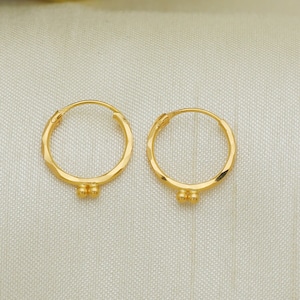 20 karat 20k gold bali hoop earrings