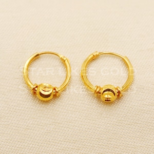 18 karat 18k gold bali hoop earrings, B1509