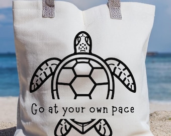 ウミガメのPNG画像「自分のペースで進もう」、沿岸部のメンタルヘルスに関する名言、セルフケアビーチデザイン - デジタルダウンロード
