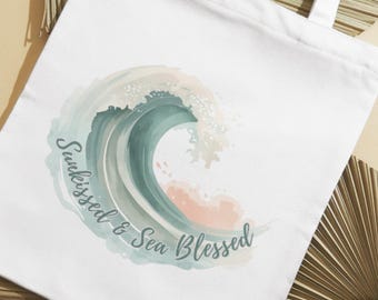 Sunkissed and Sea Blessed Ocean Wave PNG – Pastellfarbenes Beach Girl Shirt Design – Süßer Küstenästhetischer Sommer Grafik-Download