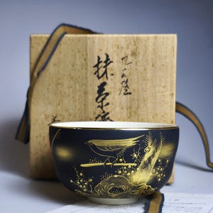 Vintage Japanese Matcha tea bowl Kutani-Yaki Golden flower and bird painting By Nishiki GaKuyo.