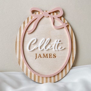 The pink bow monthly milestone set features delicate acrylic and wood details, perfect for capturing precious baby moments.