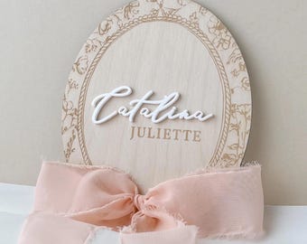Namensschild für Babys, Krankenhausankündigung, Fotorequisite für Neugeborene, Kinderzimmer, personalisiertes Mädchengeschenk, Holzplakette mit Blumenmuster