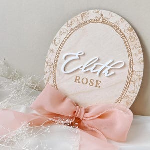 Prénom de bébé floral Panneau pour faire-part de naissance Cadeau pour bébé fille Prénom de l'hôpital Carte d'étape pour bébé Prénom de bébé fille Panneau de bienvenue de bébé