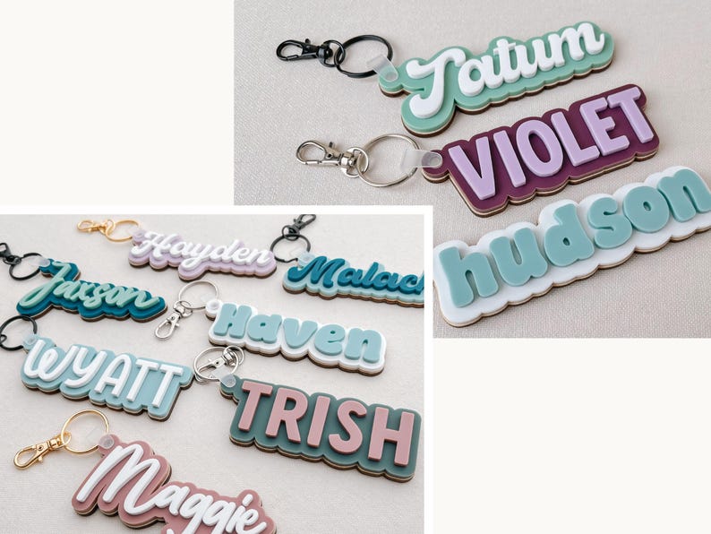 Puede incluir: Una colecci&oacute;n de llaveros personalizados con nombres variados. Los llaveros presentan nombres como "Tatum", "Violet" y "Hudson" en un dise&ntilde;o en capas con efecto 3D. Cada llavero tiene un cierre met&aacute;lico.