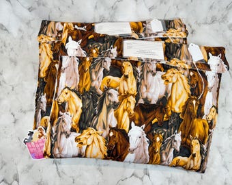 Bolsillos tipo poni para modelo de caballo, estampado de caballos repletos, bolsas de exhibición con forro de satén, acolchado grueso, tamaño tradicional a escala 1:9, 2 bolsillos tipo poni