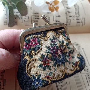 Vintage Italy purse. Small tapestry wallet. Vintage 1940s coin purse. Retro floral print wallet for woman