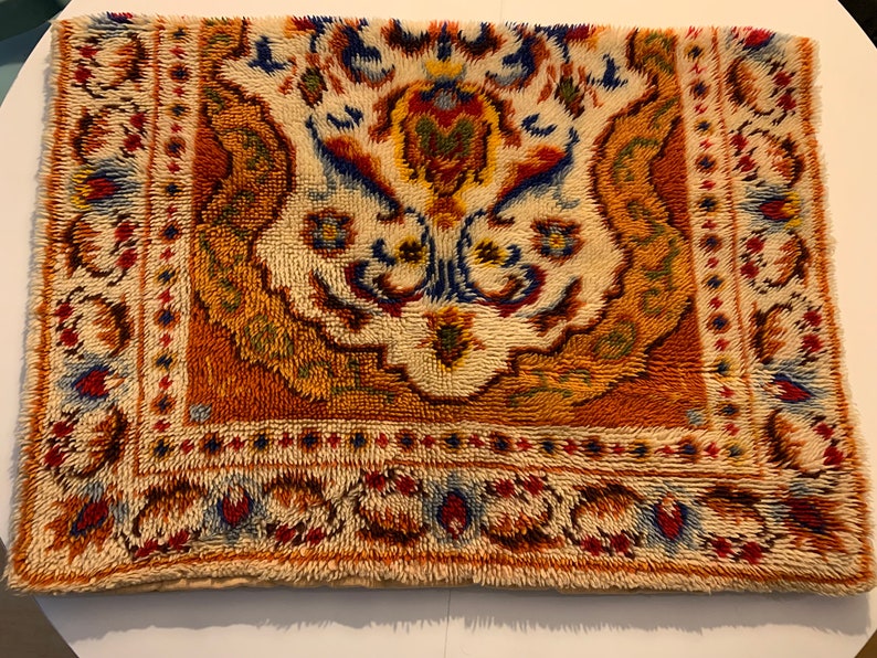Vintage Latch Hook Rug Large Accent Rug Approx. 35x51.5 Hand Made With