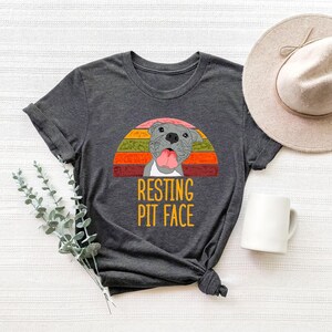Koszulka Vintage Pitbull, Koszulka Resting Pit Face, Zabawna koszulka dla miłośników Pitbulla, Zabawny miłośnik psów, Koszulka dla mamy psa, Prezent dla miłośnika Pitbulla, Słodka koszulka ze zwierzęciem