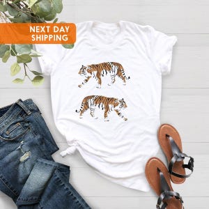 Tiger Shirt, Vintage Tiger Shirt, Animal Lover Shirt, Women&#39;s Tiger Shirt, Tiger Tee, Boho Shirt, Aesthetic Tiger Shirt, Wild Nature Shirt