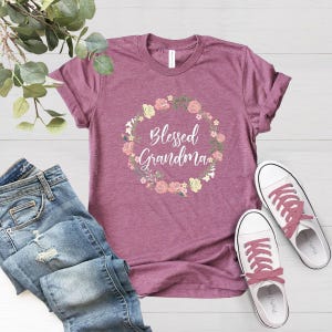 Camiseta Vovó Abençoada com Design Floral, Camiseta Vovó para o Dia das Mães, Presente de Aniversário para Vovó, Ideia de Presente para Vovó