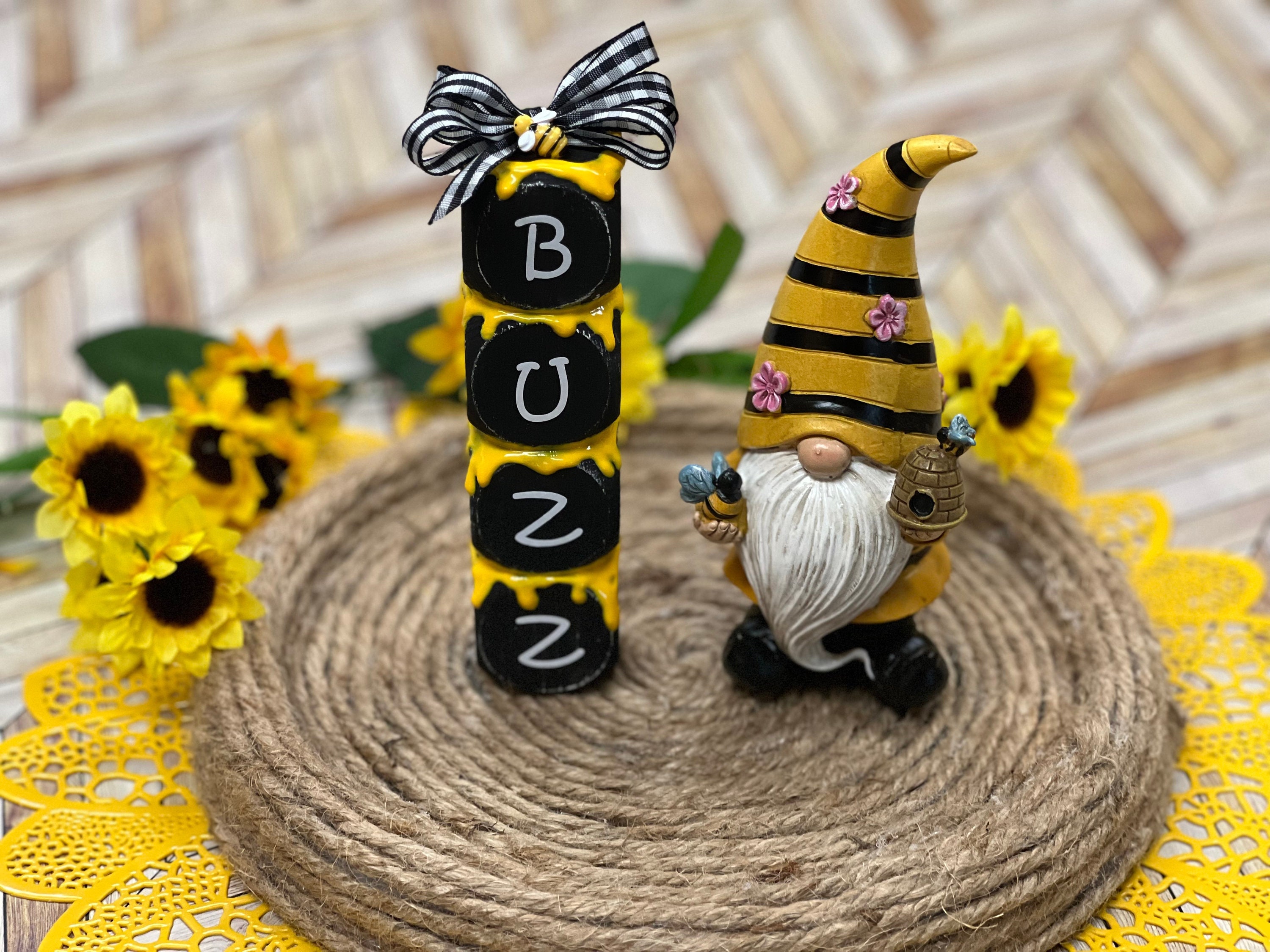 Jlong Set of 12 Bee Wooden Sign Tiered Tray Decor , Bumble Bee Wood Block  Spring Summer Farmhouse Bee Home Kitchen Decor Self-Standing Display for