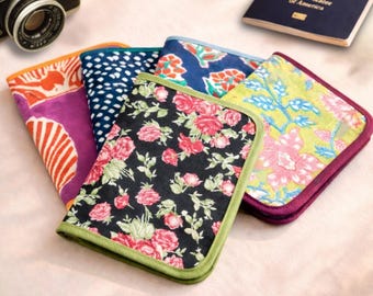 Handgjort resepassfodral Personlig väska Organizer Med Anpassad Initial Charm Resmål Bröllopspresent Familjesemester Unikt fodral