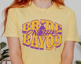 Retro Bride on the Bayou T-Shirt: Louisiana Bachelorette Tee