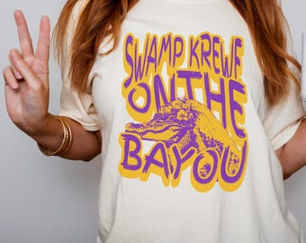Retro Bayou Bride T-Shirt: Alligator Bachelorette Party Tee