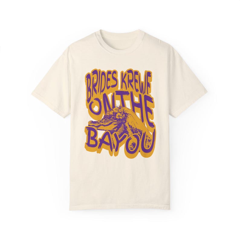 Retro Bayou Bride Alligator T-Shirt: NOLA Bachelorette Tee Ivory
